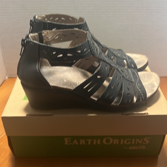 Earth Origins Shoes - Earth Origins Black Leather Women's Wedge Ruby Comfort Sandals Size 8 M